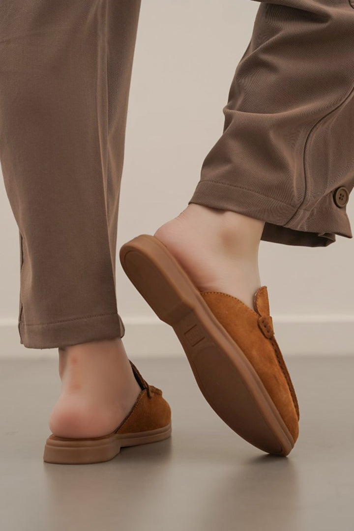 CARAMEL SUEDE LEATHER MULES