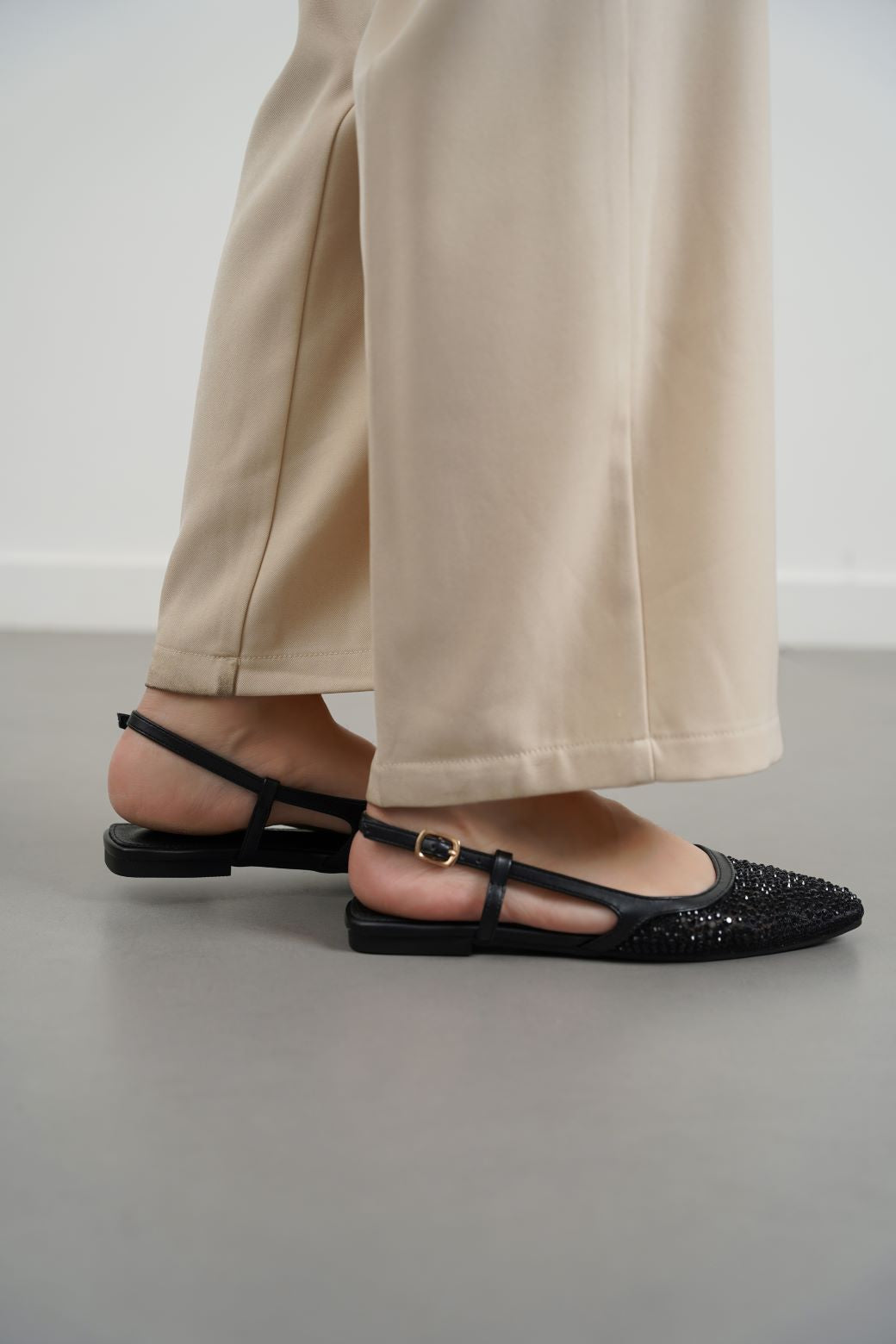 BLACK CRYSTAL SPRAY FLATS