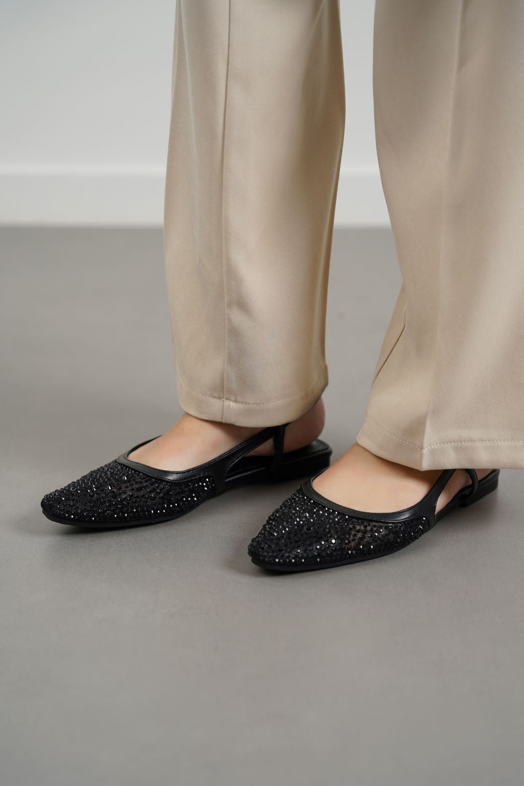 BLACK CRYSTAL SPRAY FLATS