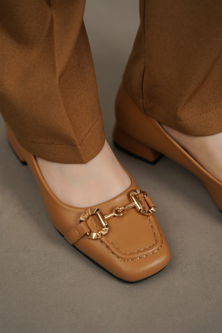 CAMEL BUCKLED BLOCK HEEL