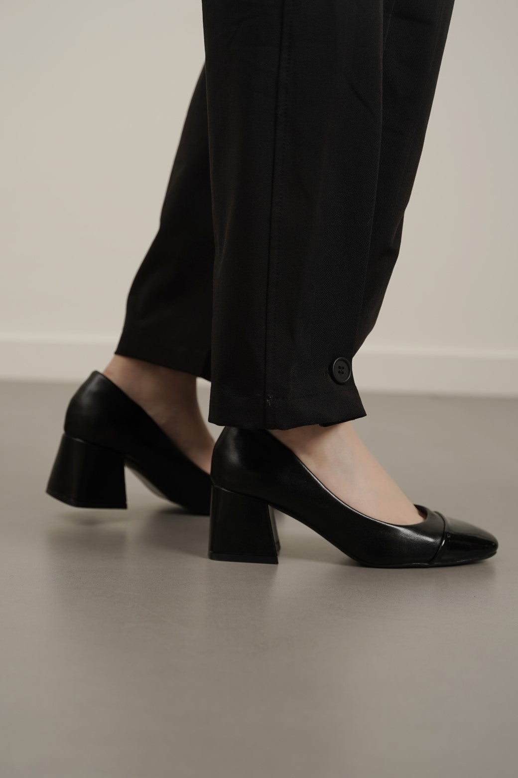 BLACK MAMA BLOCK HEEL PUMPS