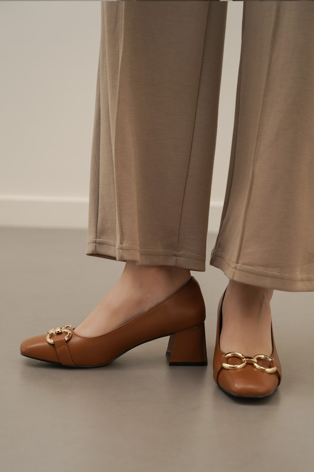 TAN MARIA PUMPS