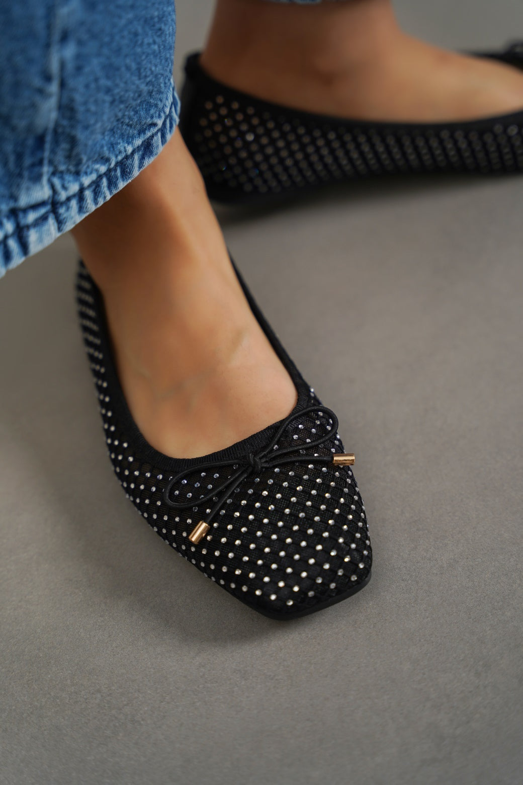 BLACK STUDDED BALLET FLATS