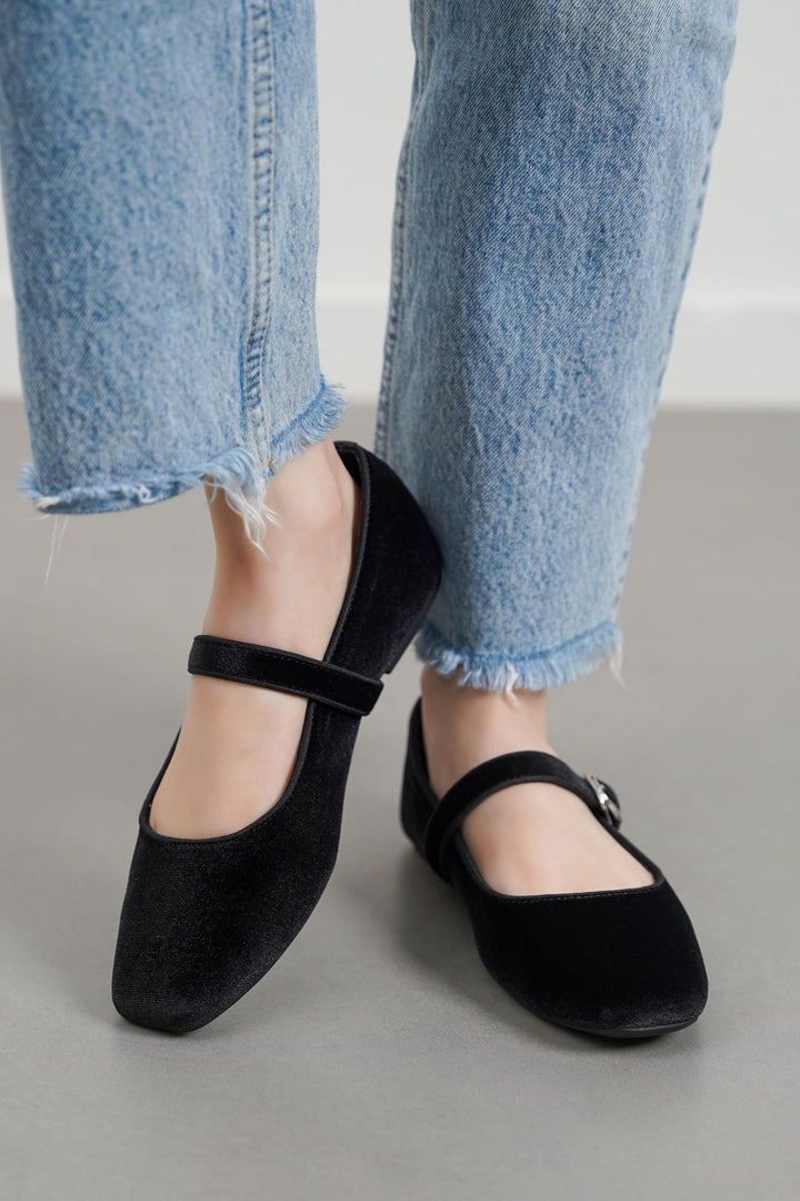 BLACK CLASSIC MARY-JANES