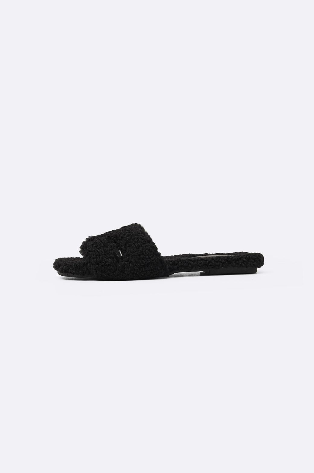 BLACK TEDDY FUR SLIDES