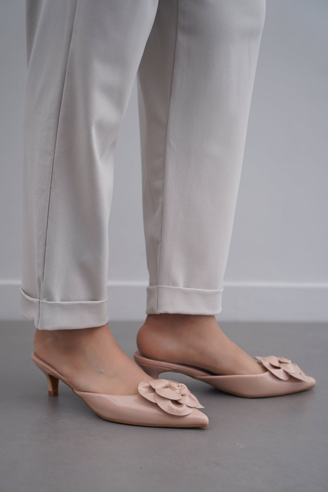 NUDE FLOWER MINI HEELS