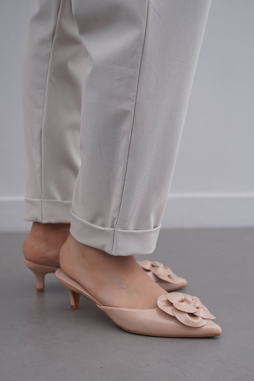 NUDE FLOWER MINI HEELS