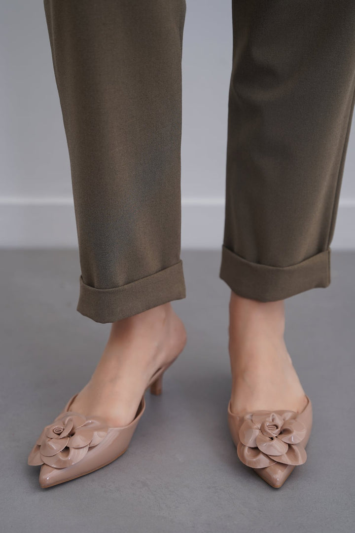 TAUPE FLOWER MINI HEELS