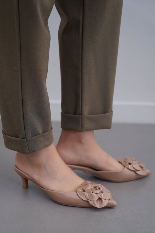 TAUPE FLOWER MINI HEELS