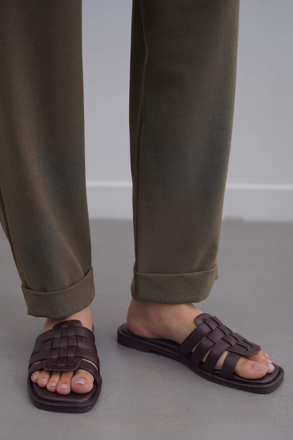 DARK BROWN VENETO CAGED SLIDES