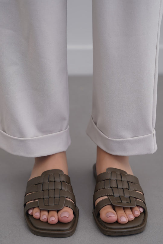 OLIVE VENETO CAGED SLIDES