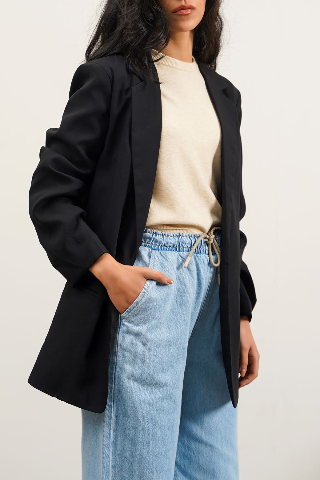 BLACK BASIC BLAZER WITH RUCHED SLEEVE