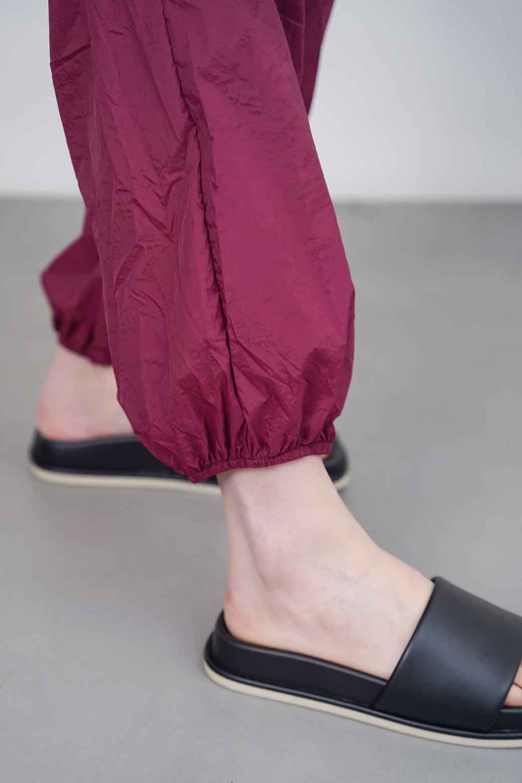 MAROON PARACHUTE DRAWSTRING PANTS