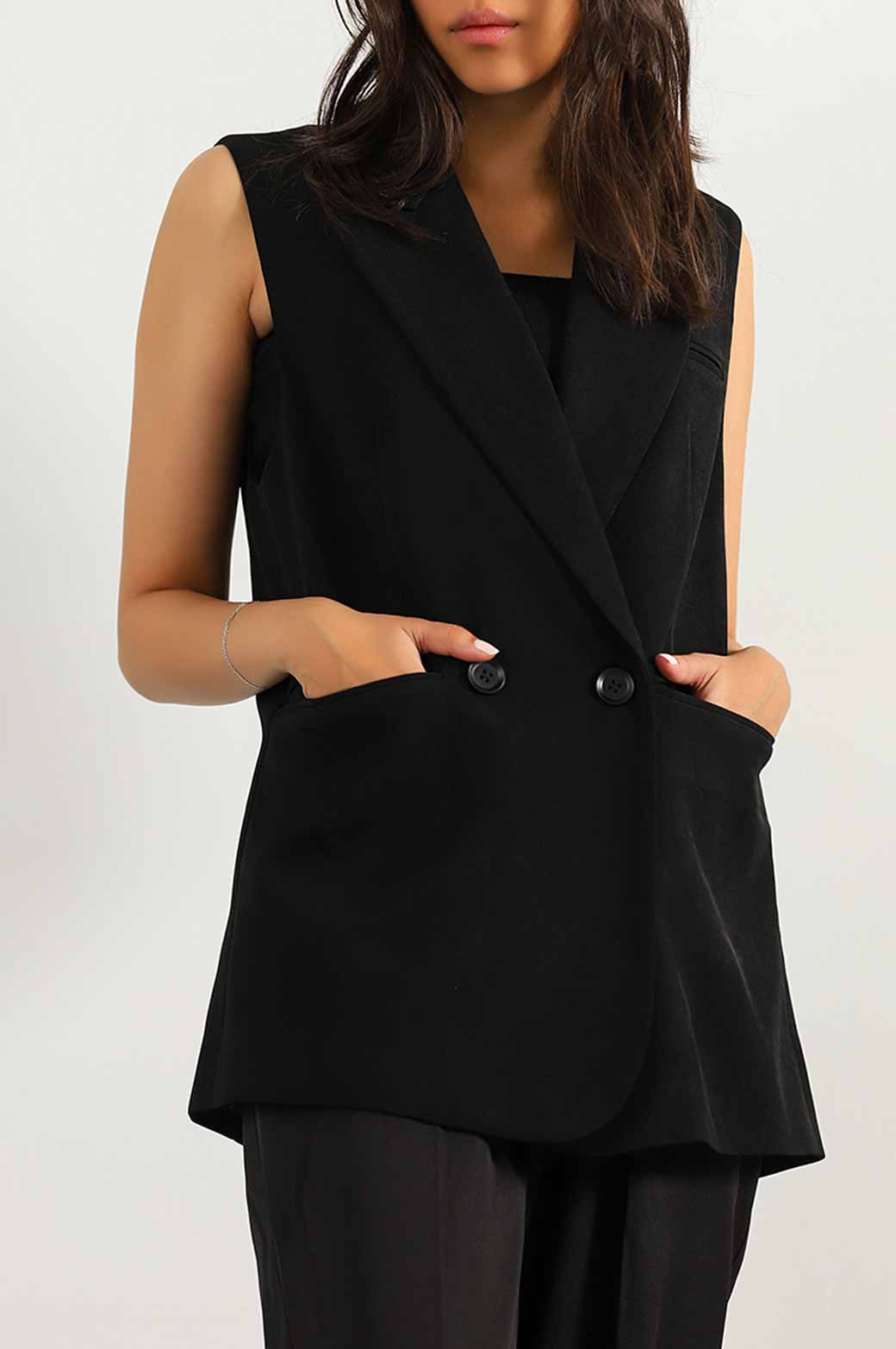 BLACK SLEEVELESS BLAZER