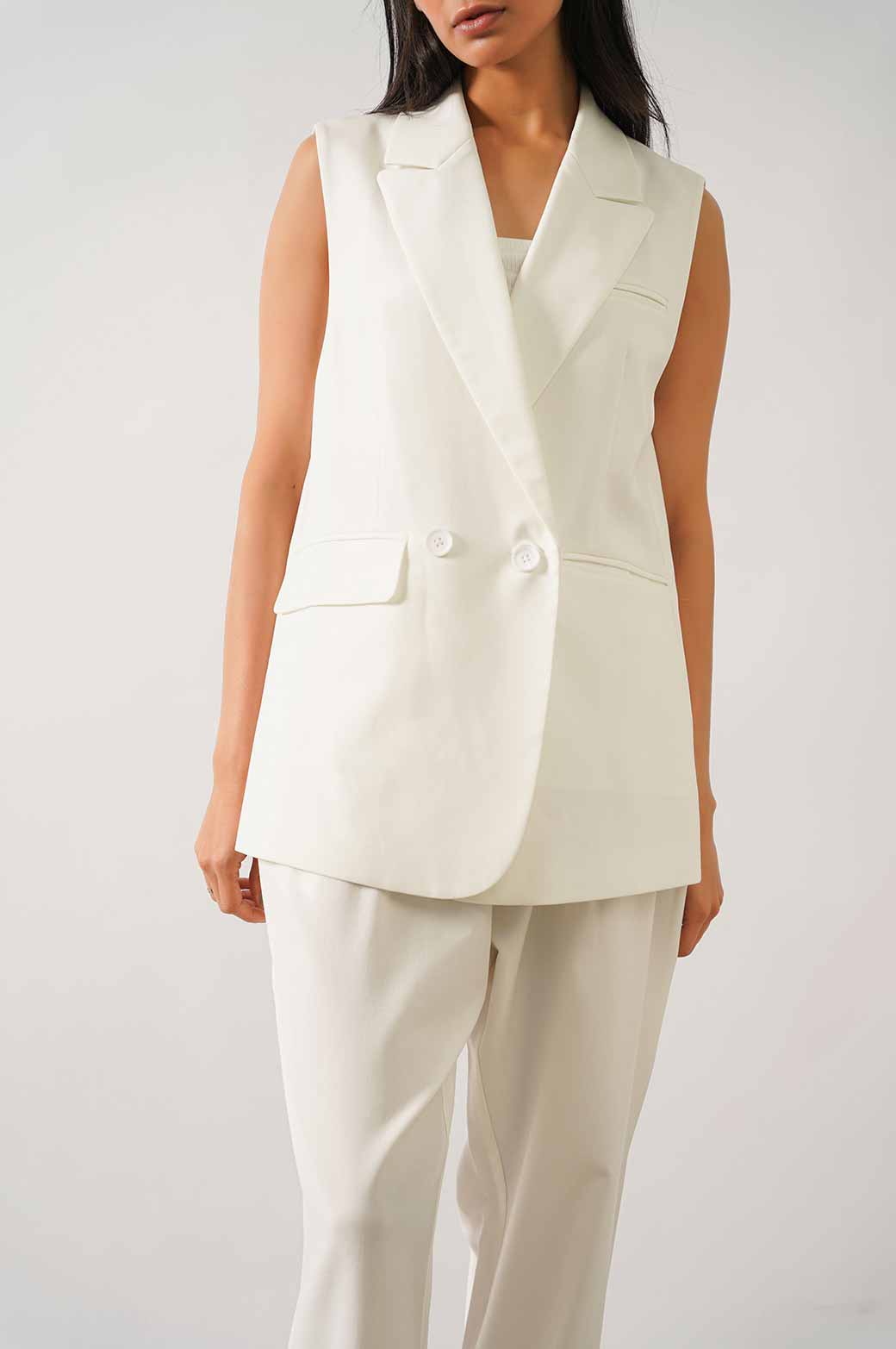 WHITE SLEEVELESS BLAZER