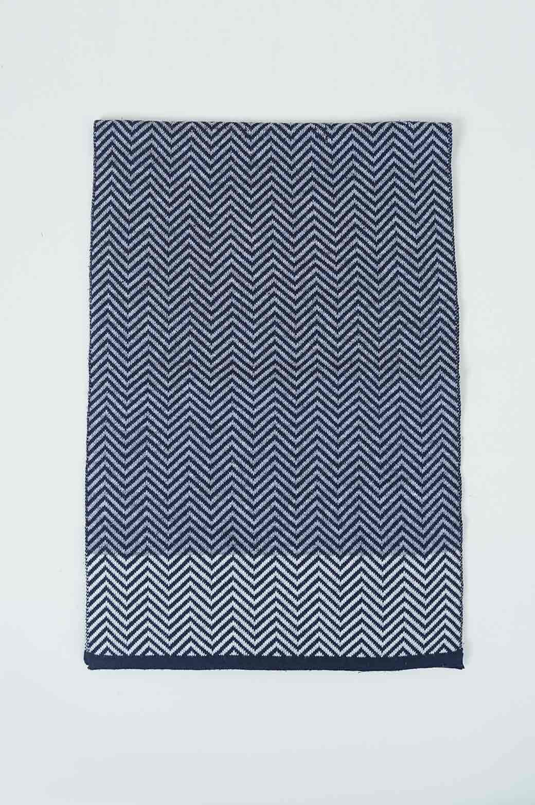 GREY CHEVRON PRINT SCARF
