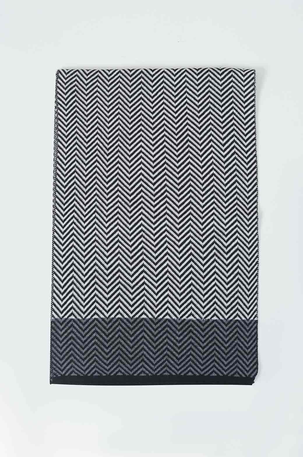 WHITE CHEVRON PRINT SCARF