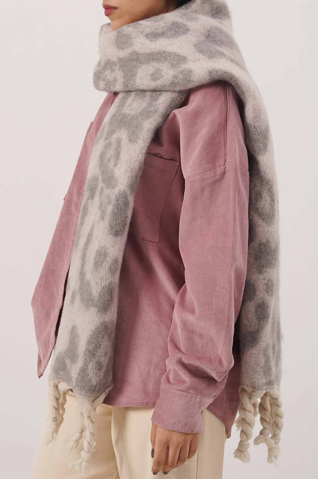 GREY PINK PLUSH JUNGLE SCARF