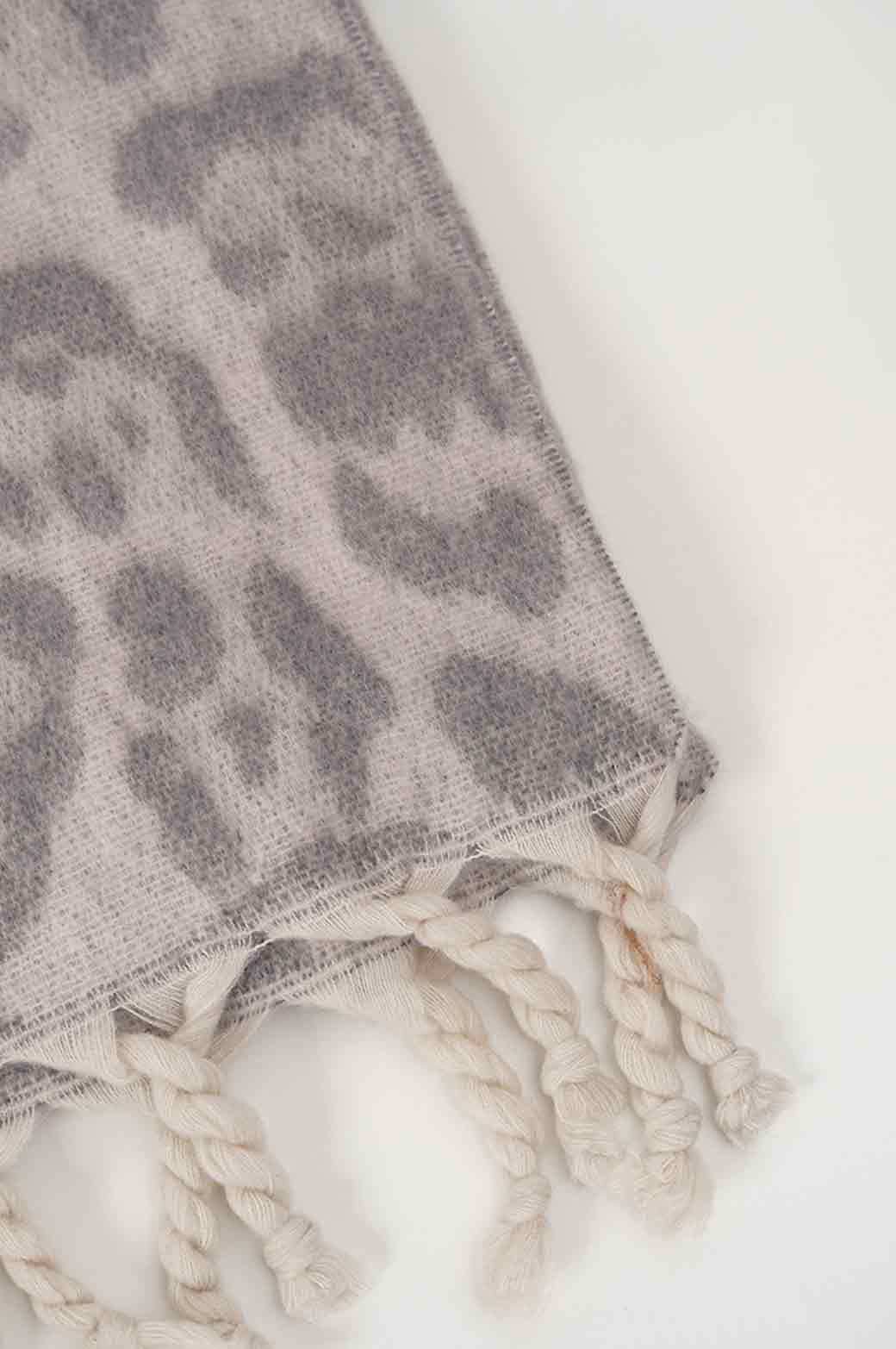 GREY PINK PLUSH JUNGLE SCARF
