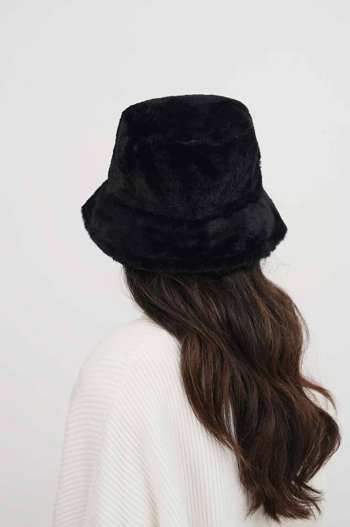 BLACK FUR BUCKET HAT