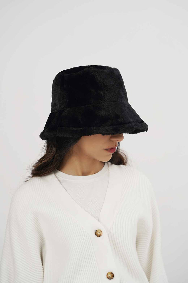 BLACK FUR BUCKET HAT