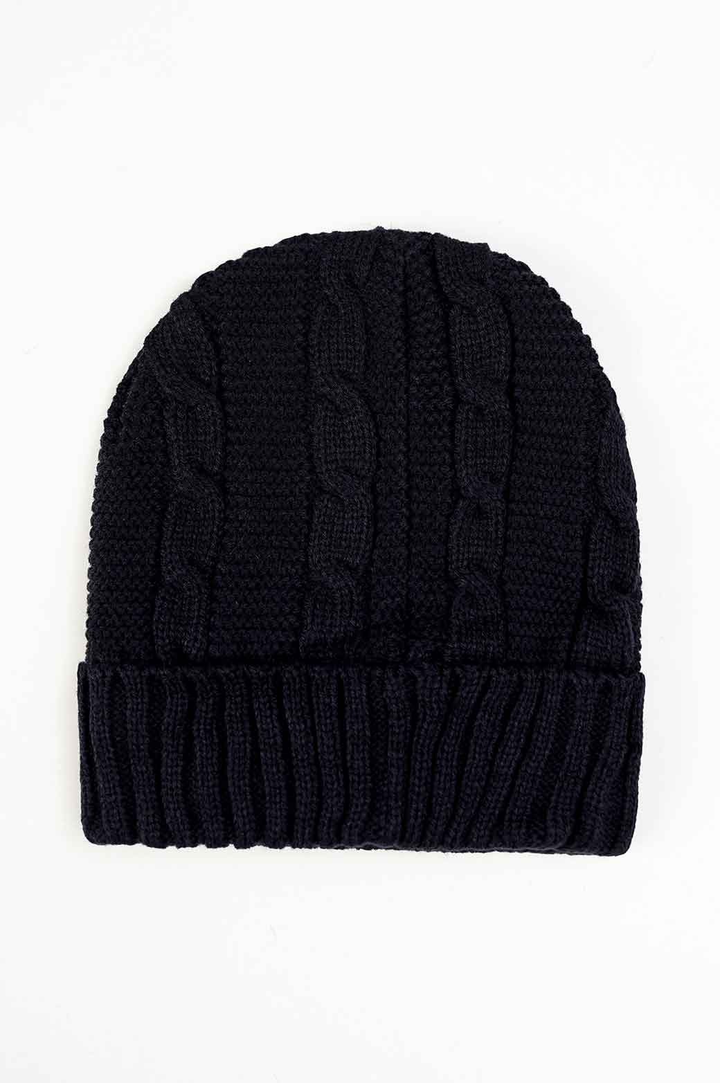 BLACK KNITTED BEANIE