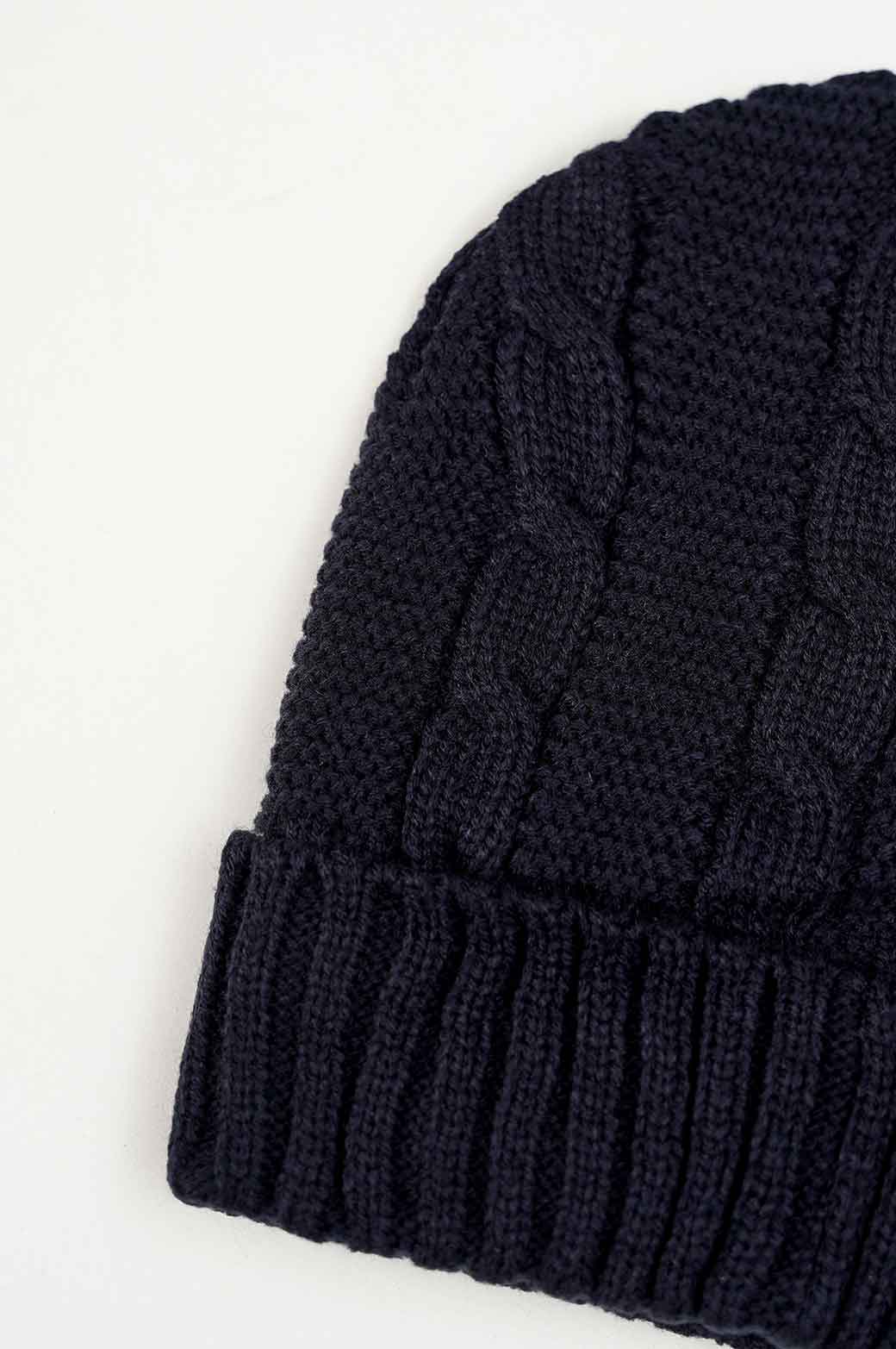 BLACK KNITTED BEANIE