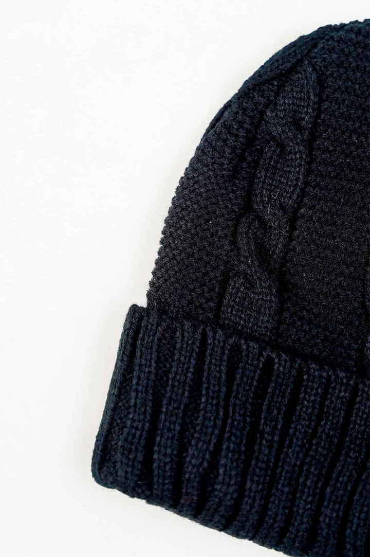 NAVY KNITTED BEANIE