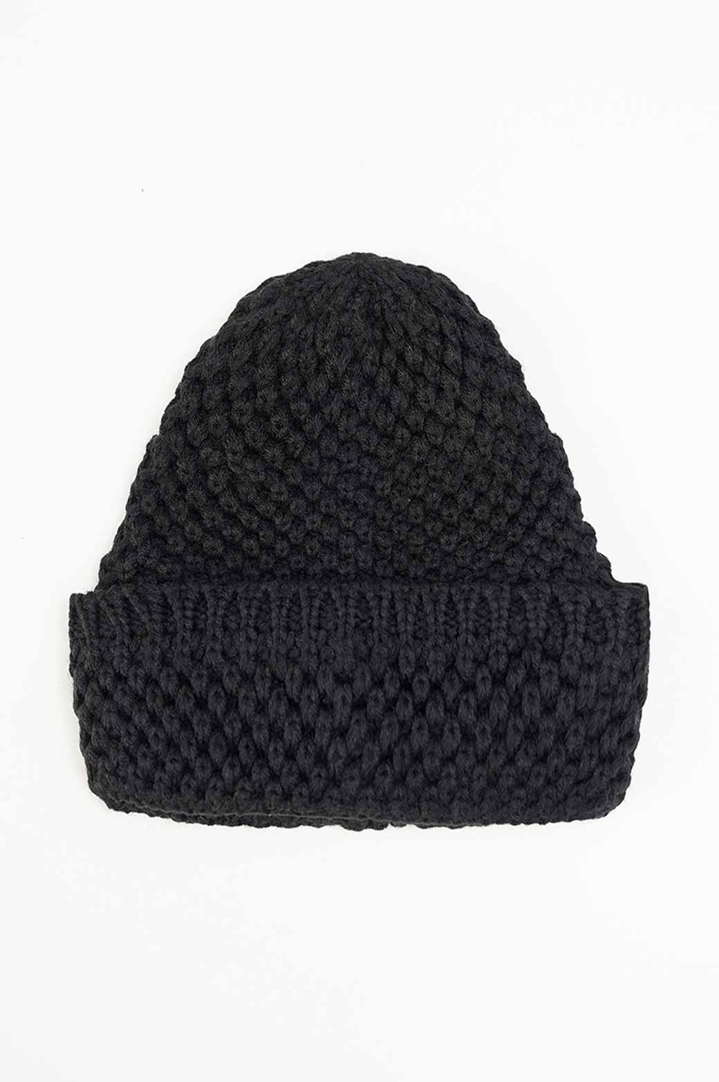 BLACK REGULAR KNITTED BEANIE
