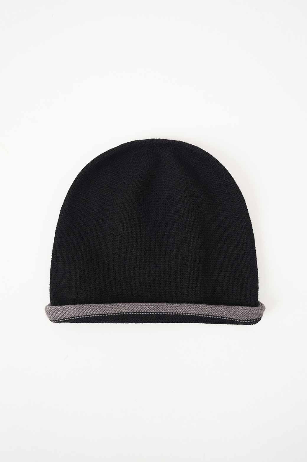 BLACK LONG KNIT BEANIE