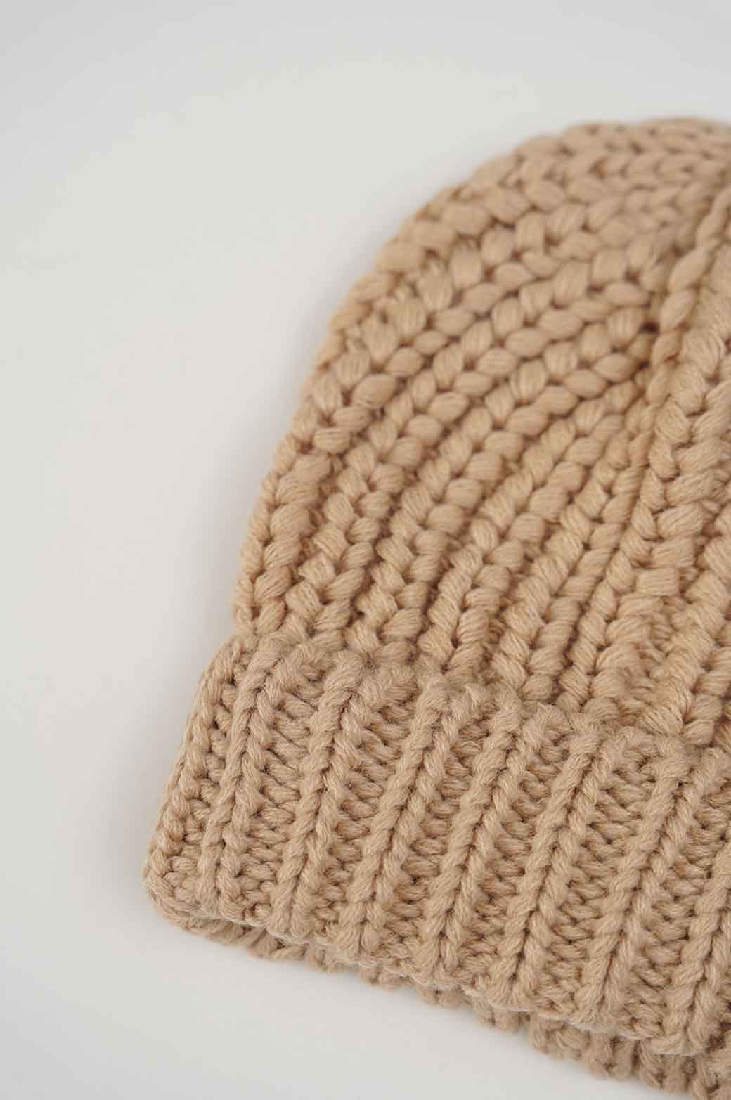 BEIGE KNITTED BEANIE