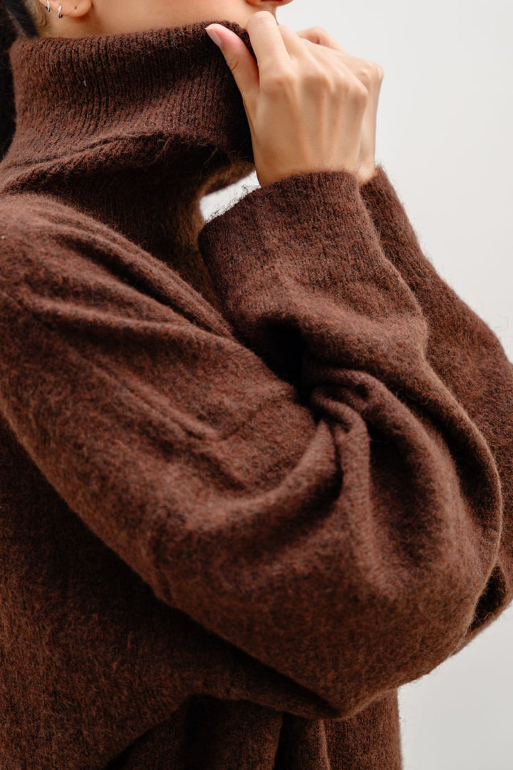 BROWN MANHATTAN HIGH NECK SWEATER