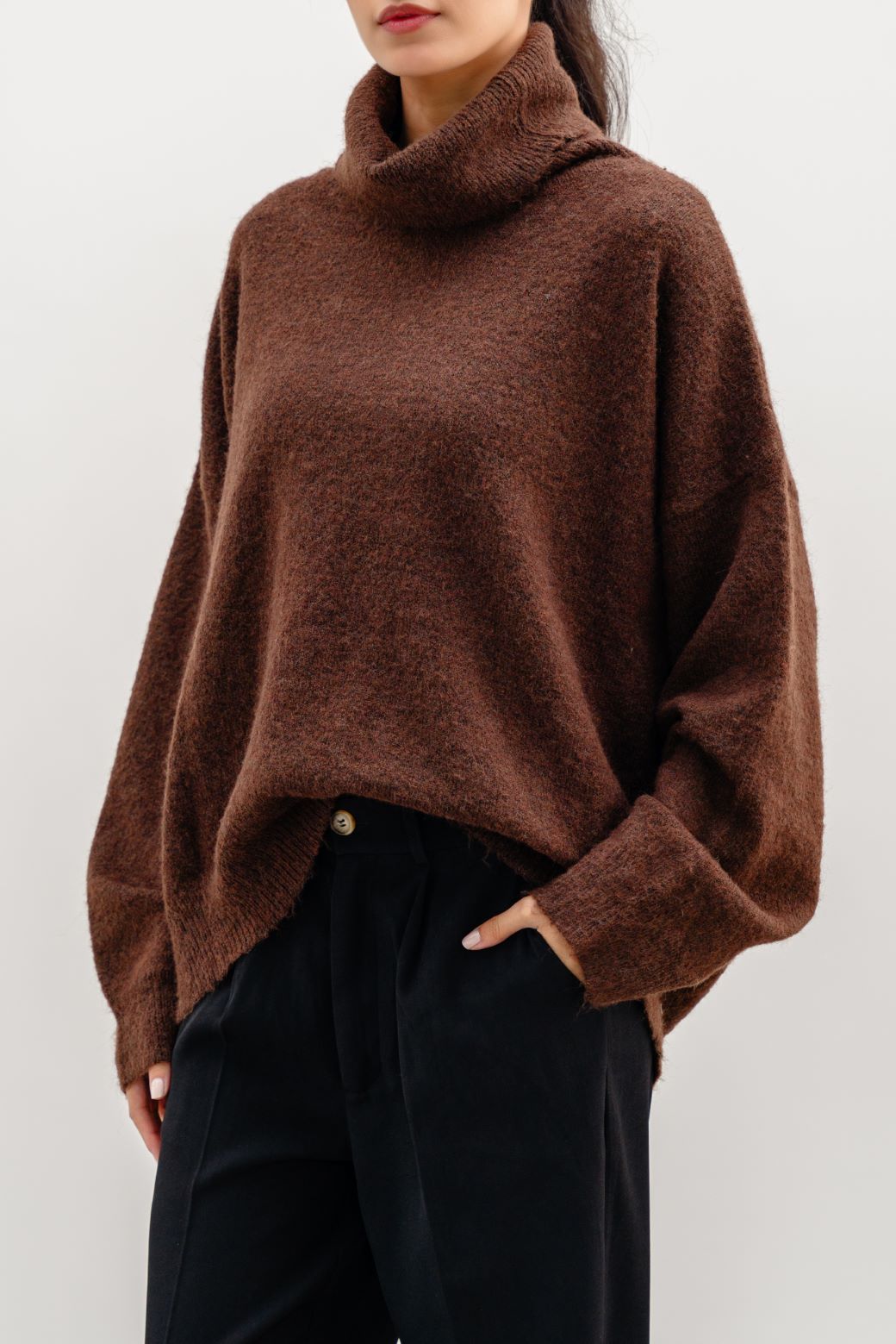 BROWN MANHATTAN HIGH NECK SWEATER