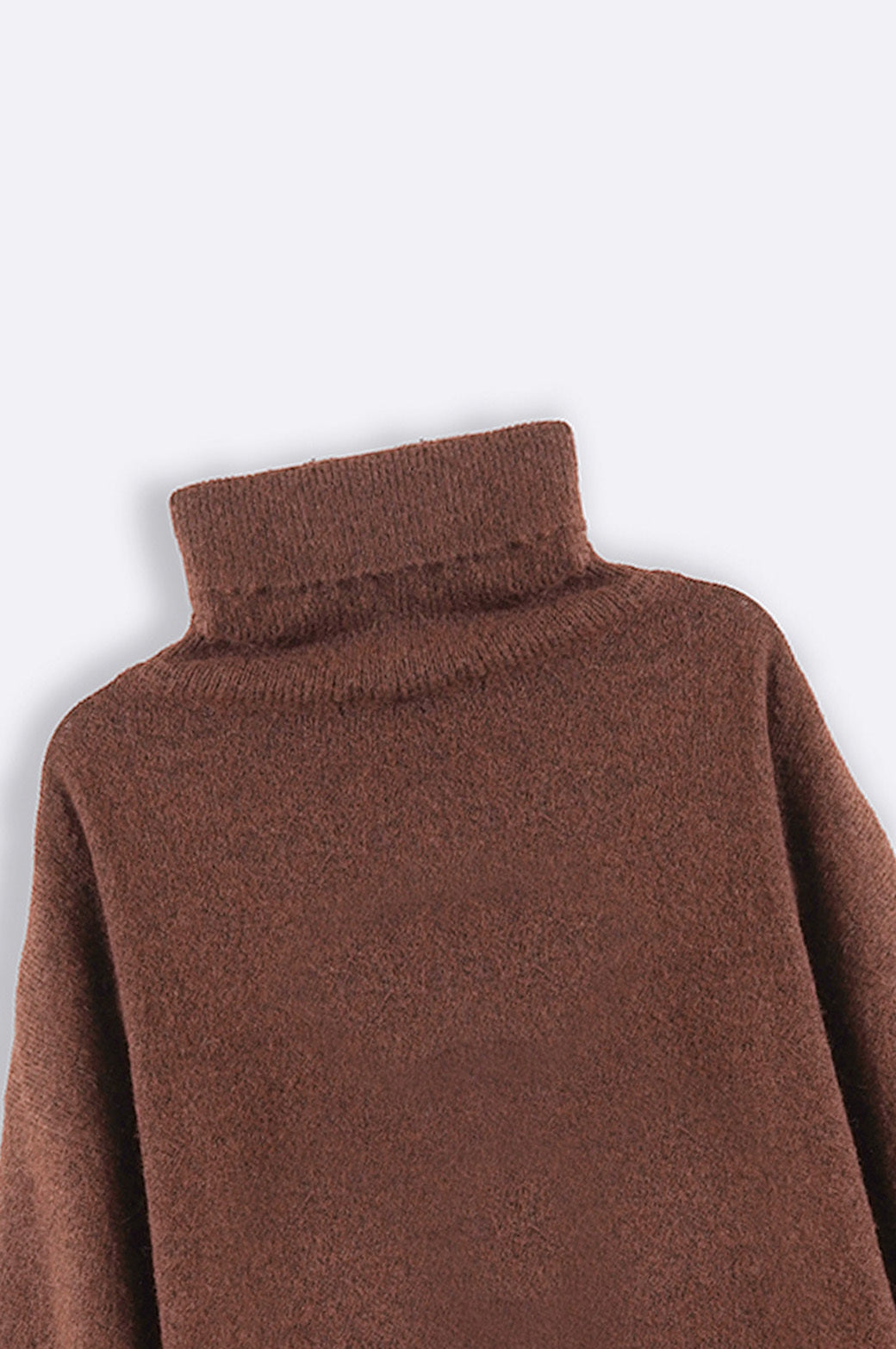 BROWN MANHATTAN HIGH NECK SWEATER