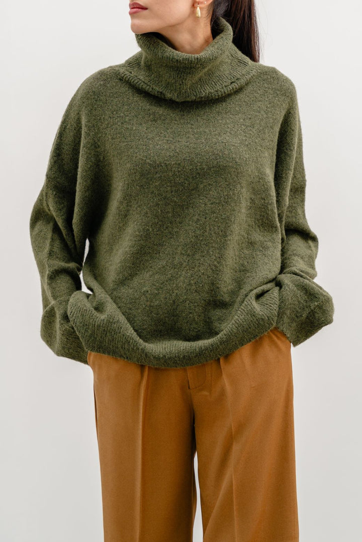 GREEN MANHATTAN HIGH NECK SWEATER