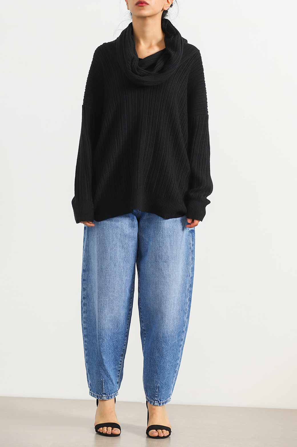 BLACK COSY COWL SWEATER