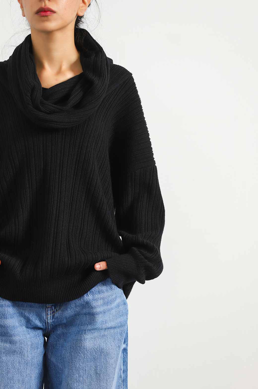 BLACK COSY COWL SWEATER