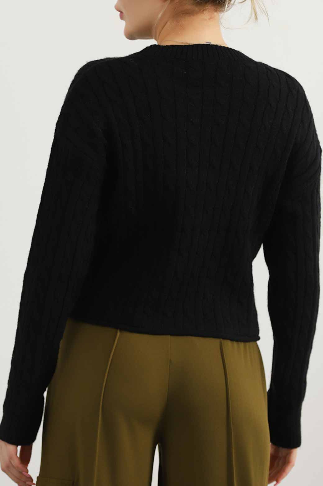 BLACK CABLE-KNIT CROPPED SWEATER
