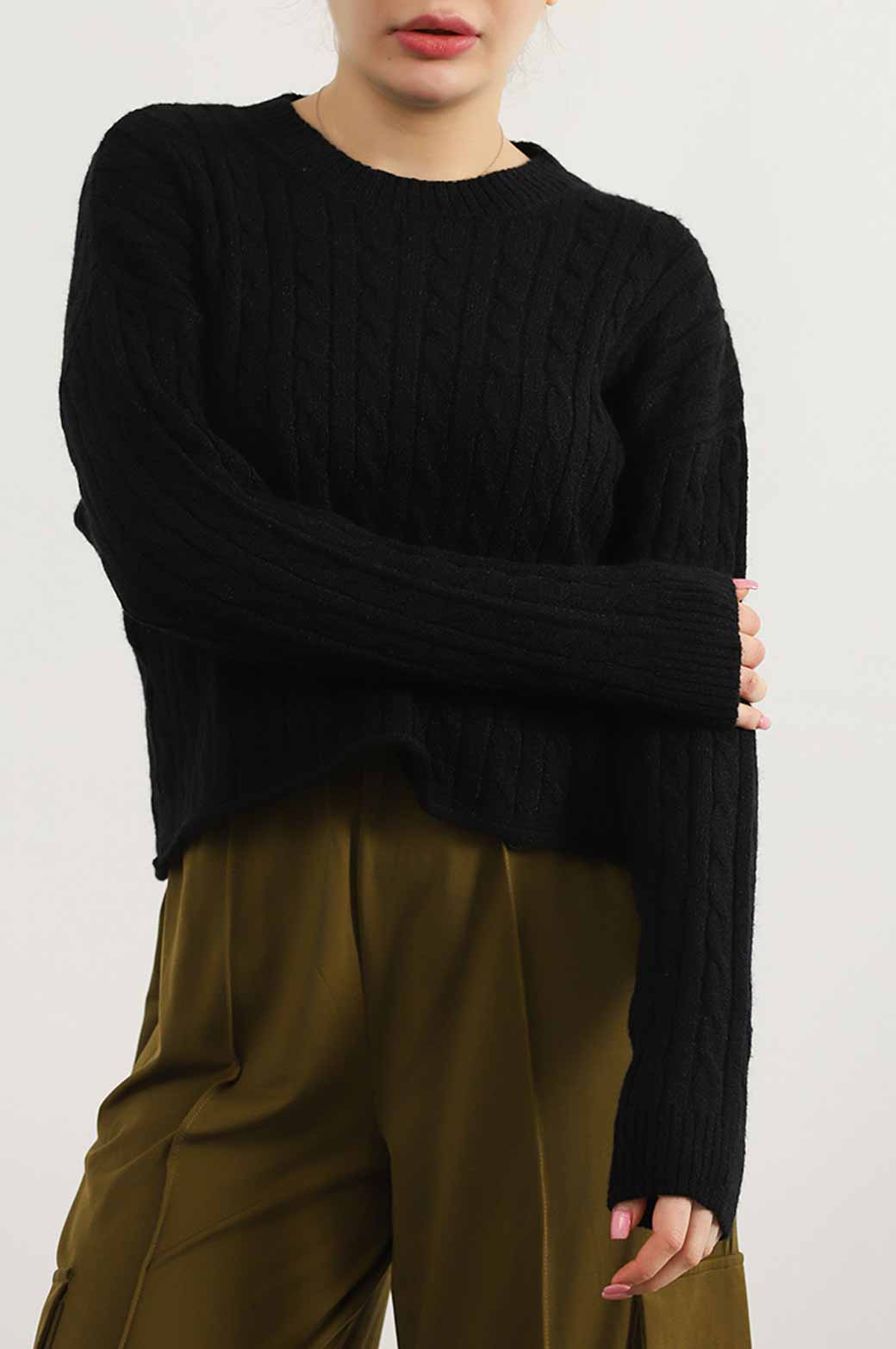 BLACK CABLE-KNIT CROPPED SWEATER