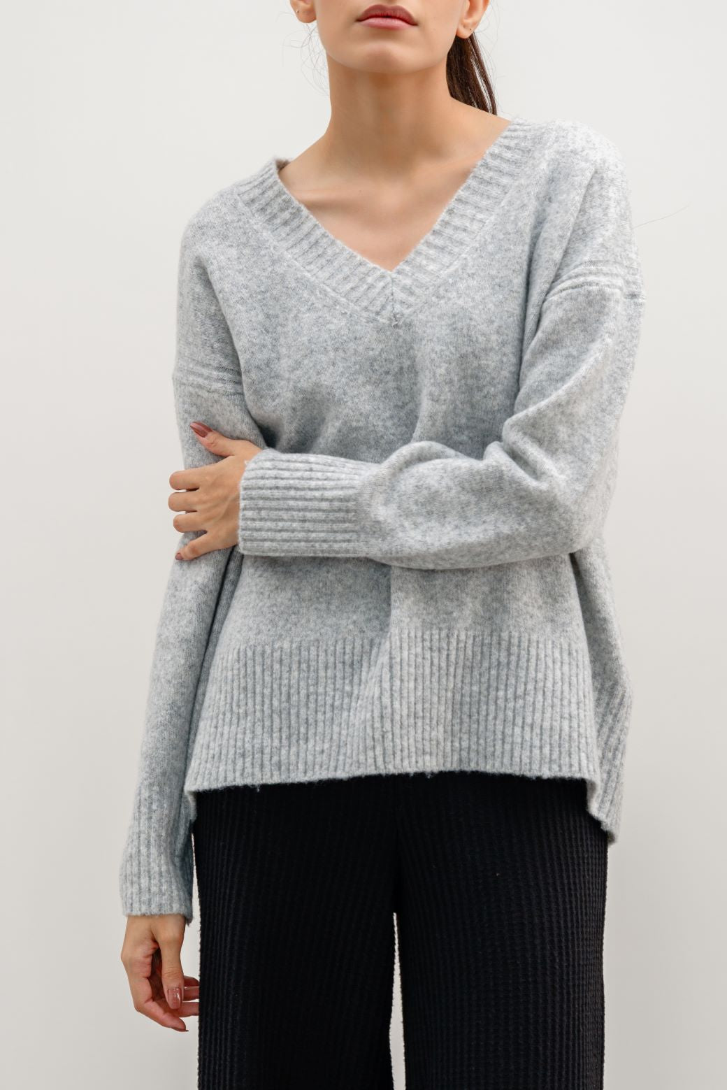 GREY CLASSIC V-NECK JUMPER