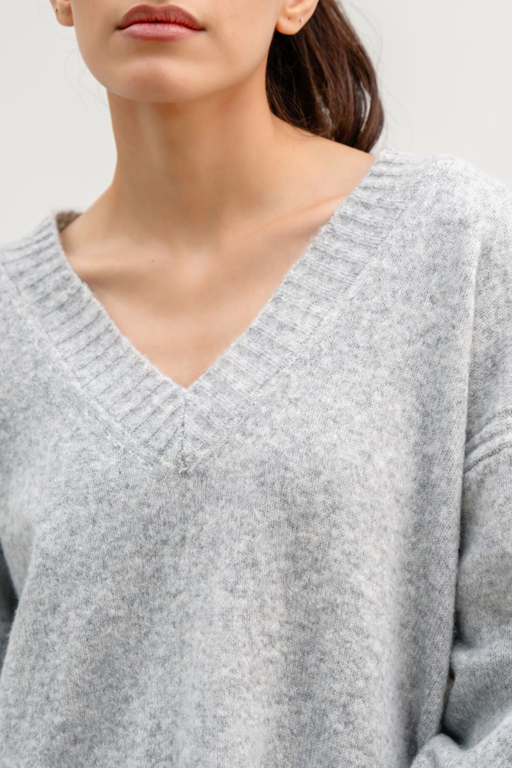 GREY CLASSIC V-NECK JUMPER