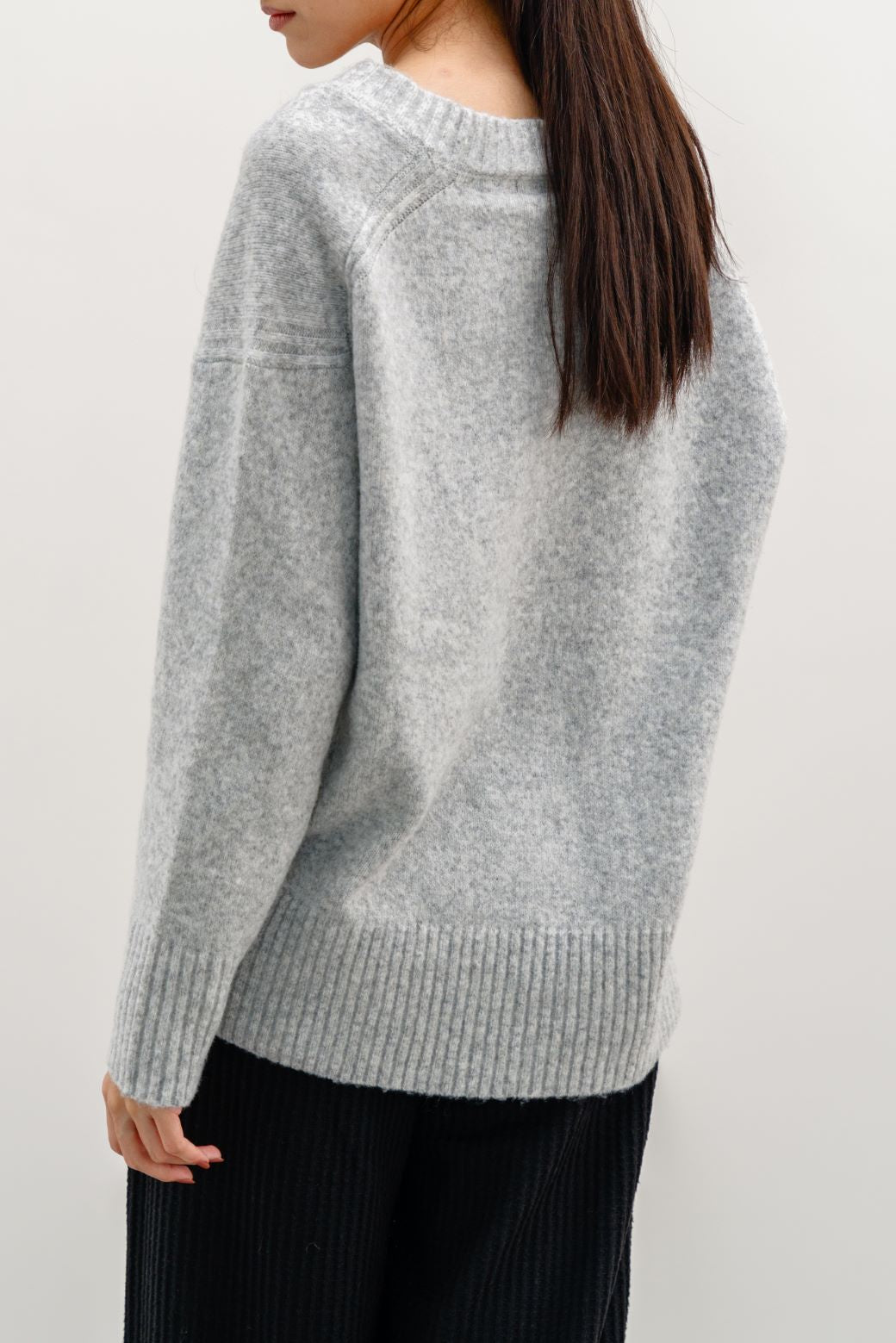 GREY CLASSIC V-NECK JUMPER