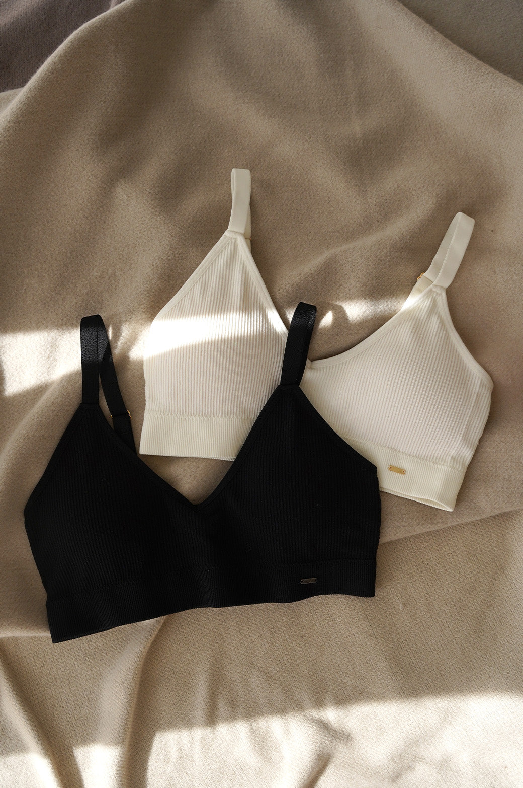 BLACK LIGHTLY PADDED BRALETTE