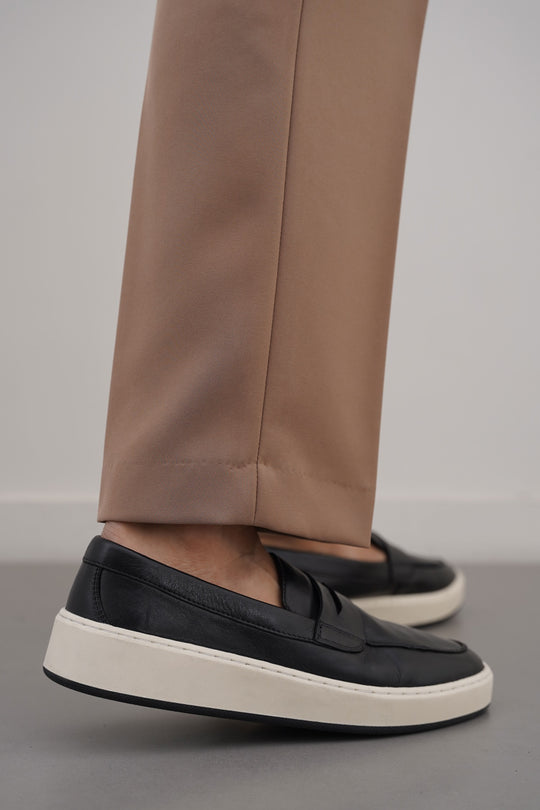 BLACK LEATHER SLIP-ON LOAFER