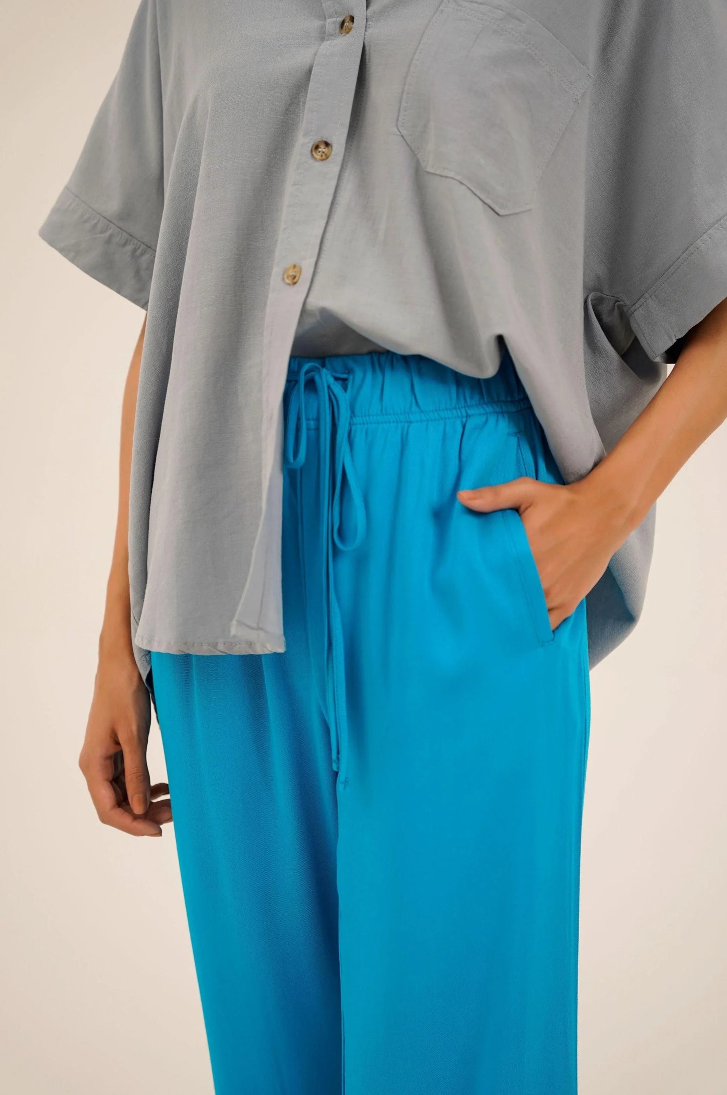 PANT WITH PEEKABOO BACK SLIT - PANTS