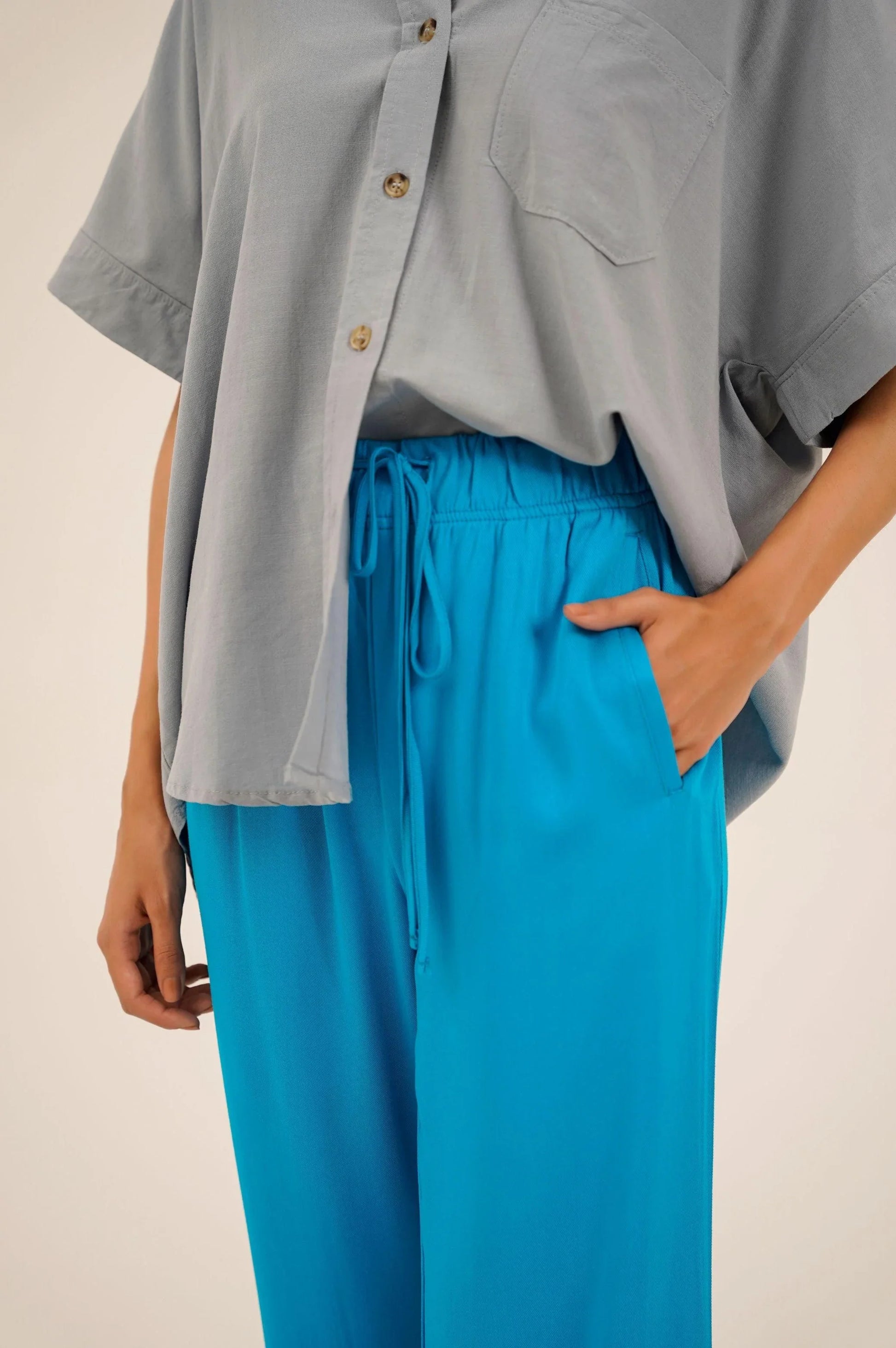 PANT WITH PEEKABOO BACK SLIT - PANTS
