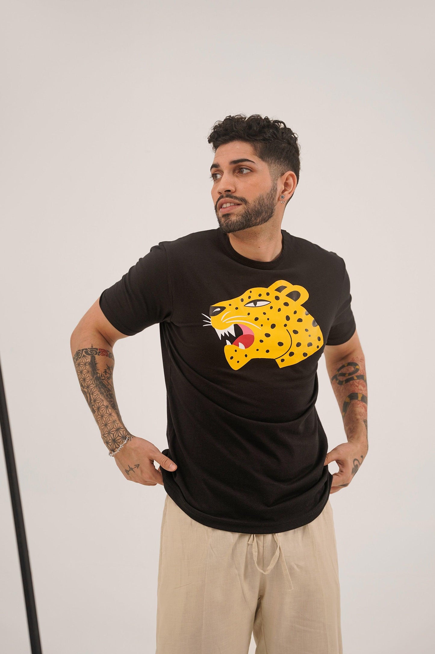 ROARING LEAPORD CREW NECK TEE - ROUND NECK