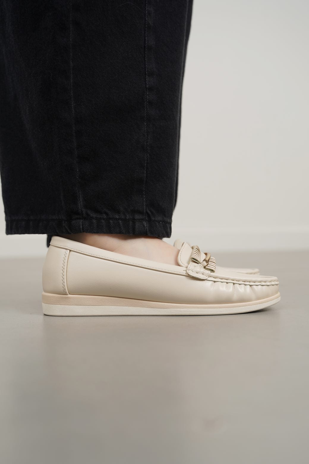 WHITE EVERYDAY MAMA LOAFERS