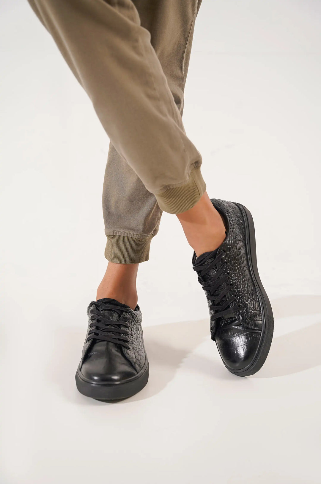 BLACK MAN EVERYDAY SNEAKERS