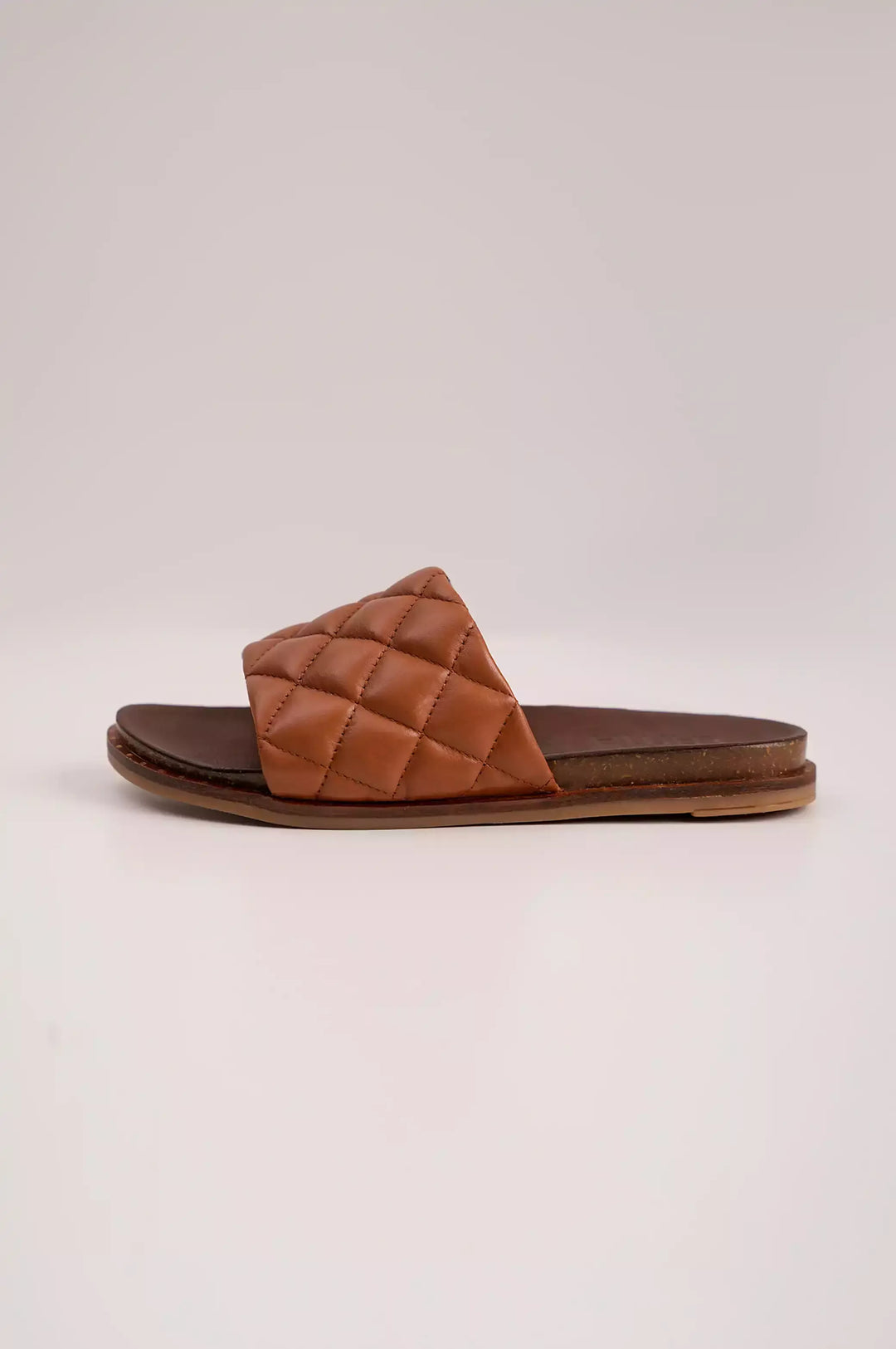 QUILTED LEATHER SLIDES - LEATHER SLIDES